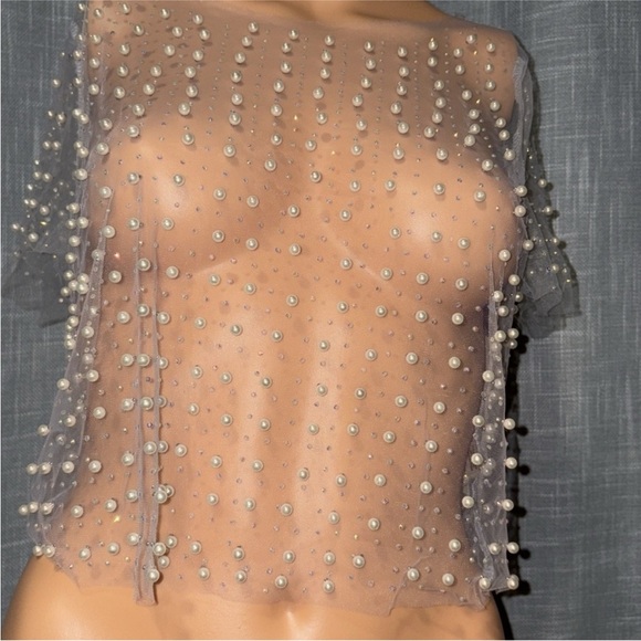 Haute Monde Transparent Pearl-Adorned Crop Top - Picture 2 of 6